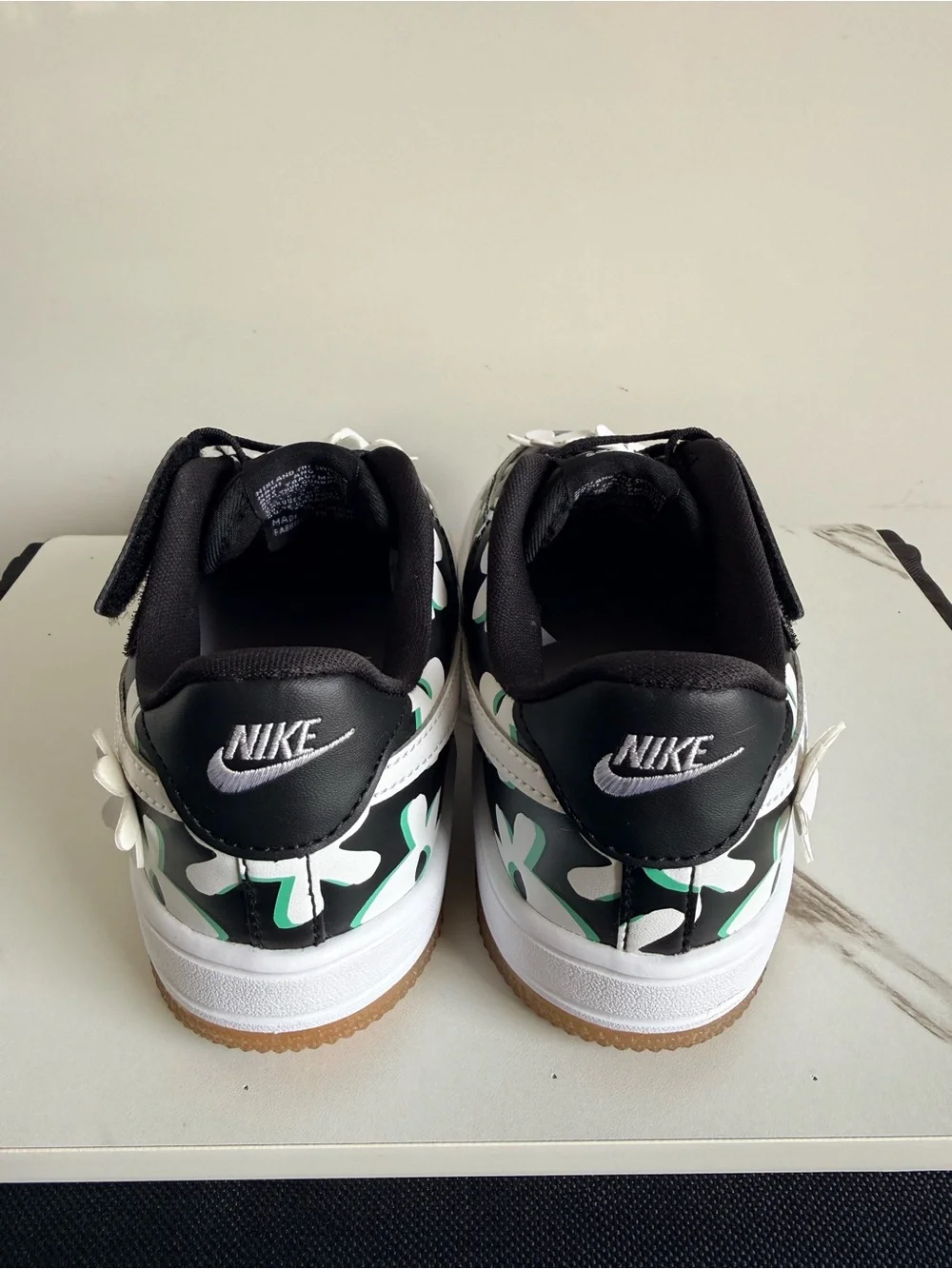 Nike brand NEW Girl size 2.5, Force 1 Low LV8 EasyOn